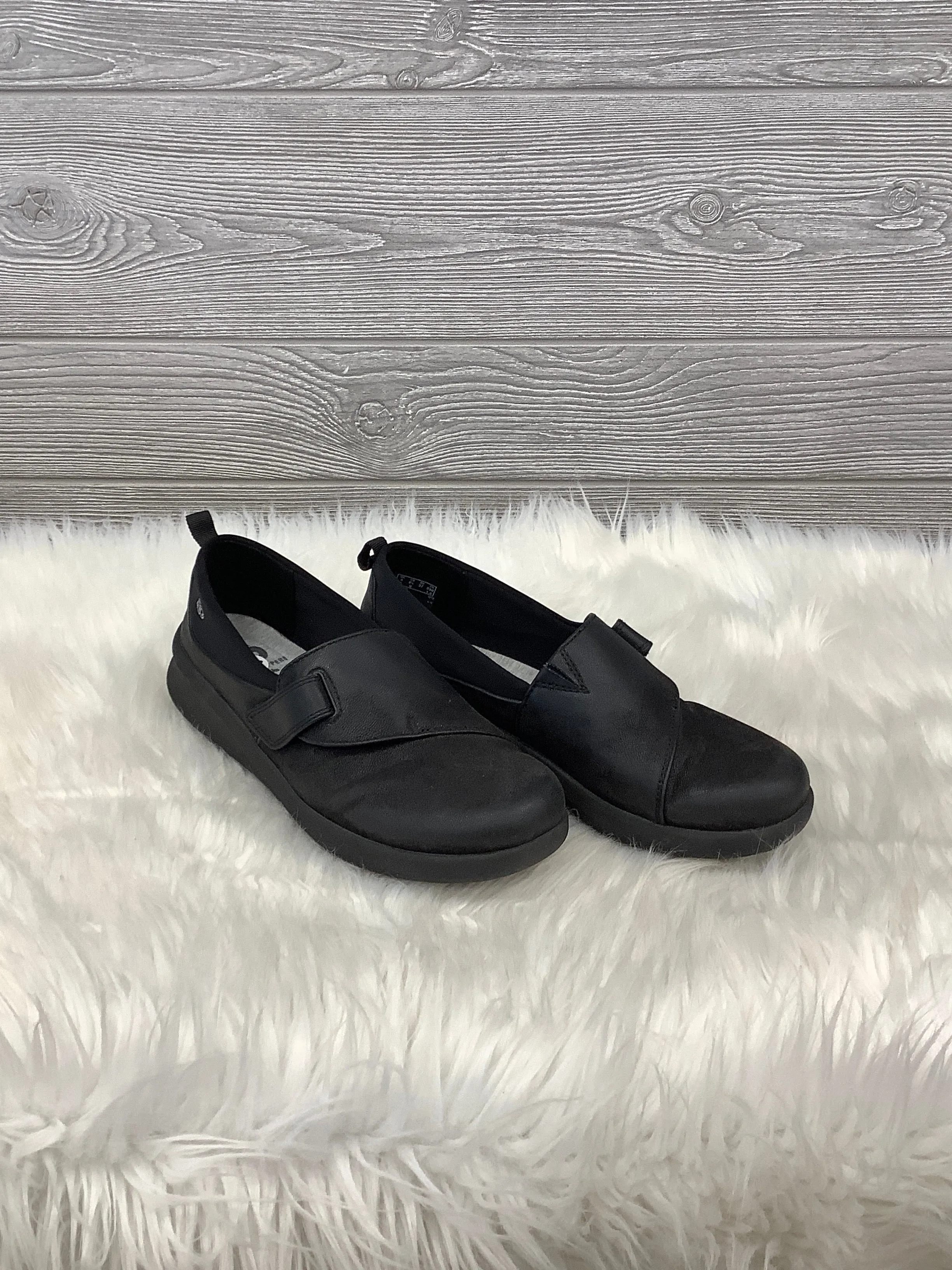 Black Shoes Flats Clarks, Size 8.5