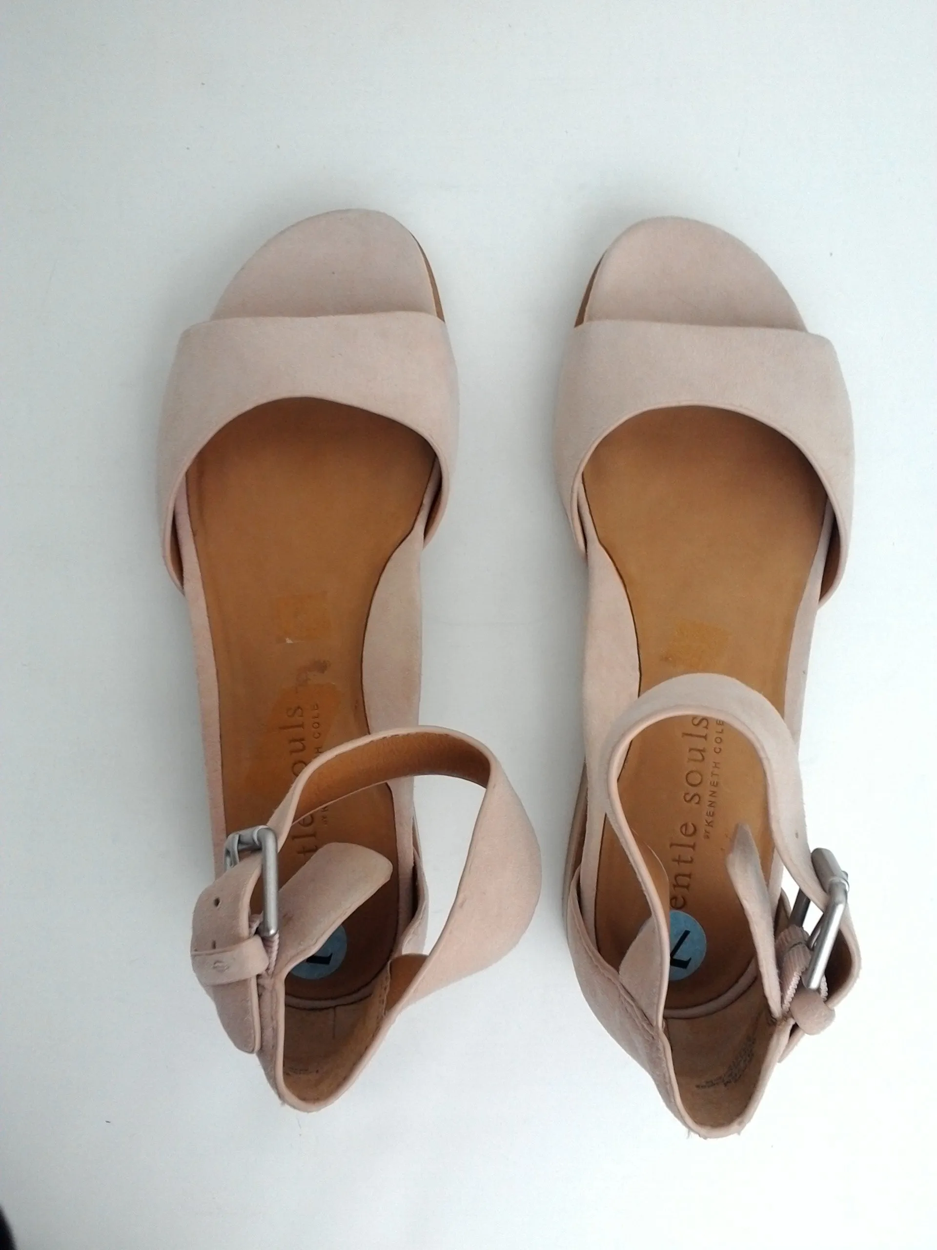 Gentle Souls By KENNETH COLE Soft Pink Leather Gracey Sandal Size 7.5M