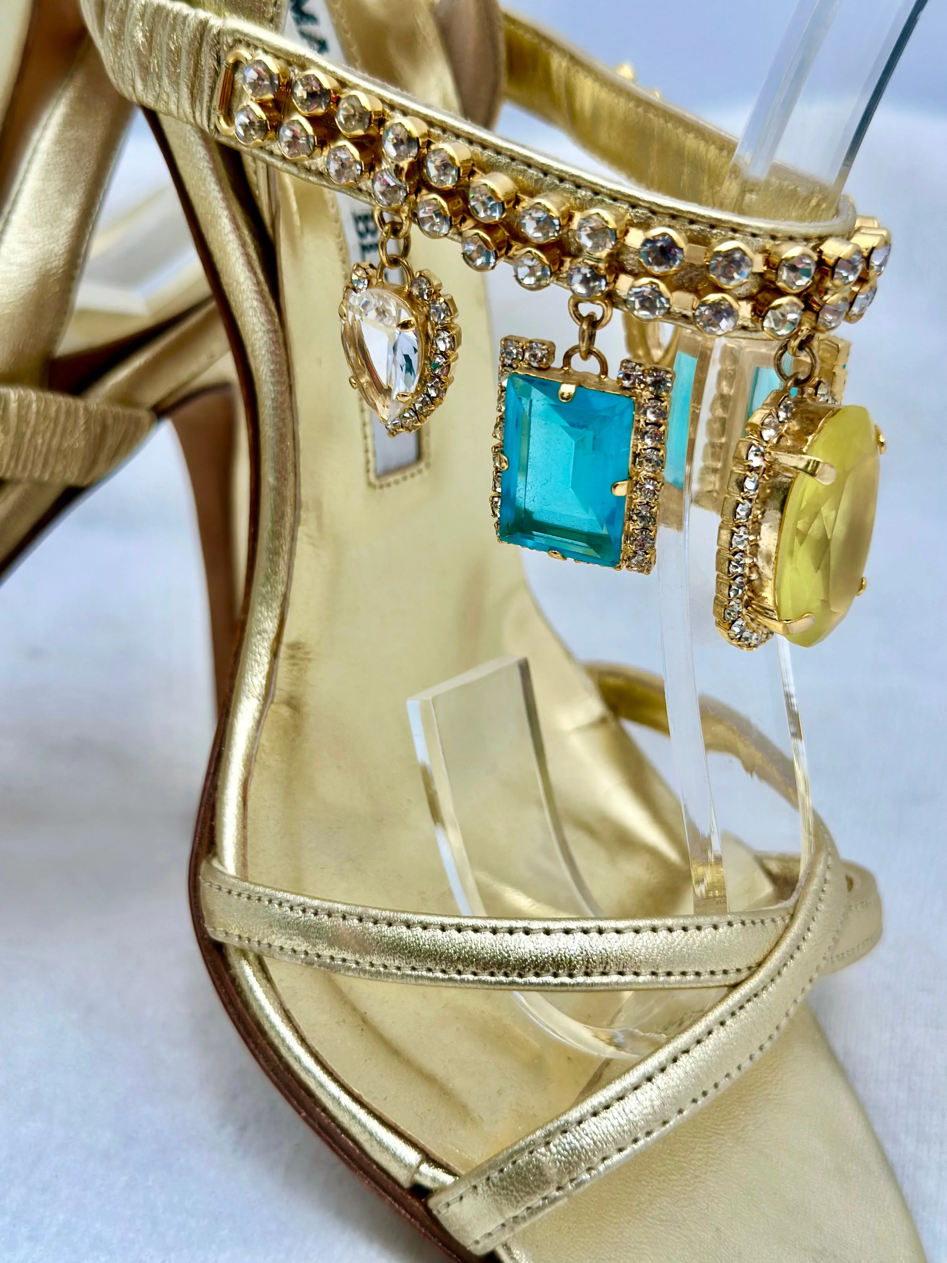 MANOLO BLAHNIK  Crystal Strappy Sandals Stilleto Heels Gold Leather Size 38 (PREOWNED)